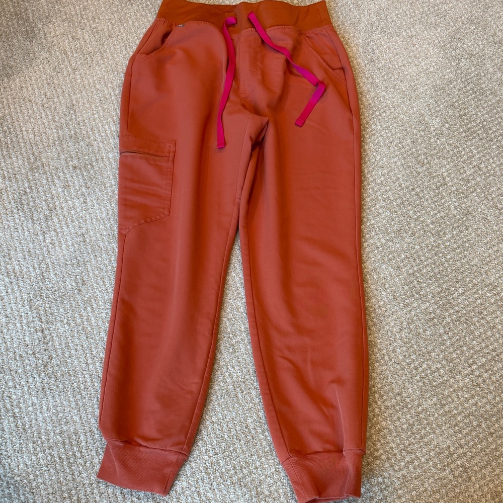 🎀 Figs scrub set Terracotta Catarina TopXS regular Zamora Joggers size S petite🎀 - Picture 7 of 12
